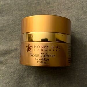 USDA Certified Organic

For normal, dry, sun-damaged, and maturing skin types.